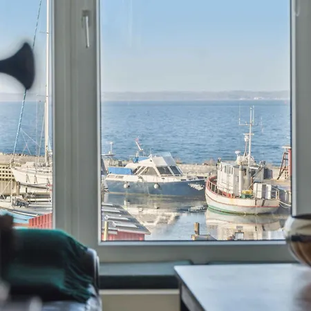 With Sea And Harbor View Casa de Férias Tranekær