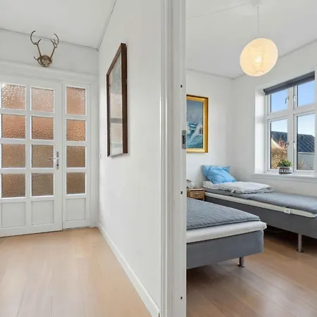 Semesterbostad With Sea And Harbor View Tranekær