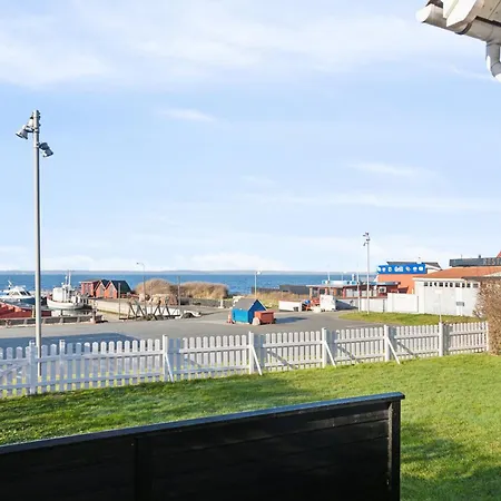 Casa de Férias With Sea And Harbor View Tranekær